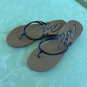 Roxy Women's Black and Tan Sandals